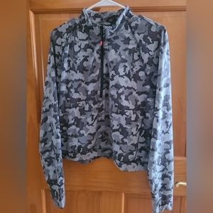 NWT SPYDER ACTIVE Women's 1/2 zip Mock Neck Pullover Size XL Camo Black/Gray